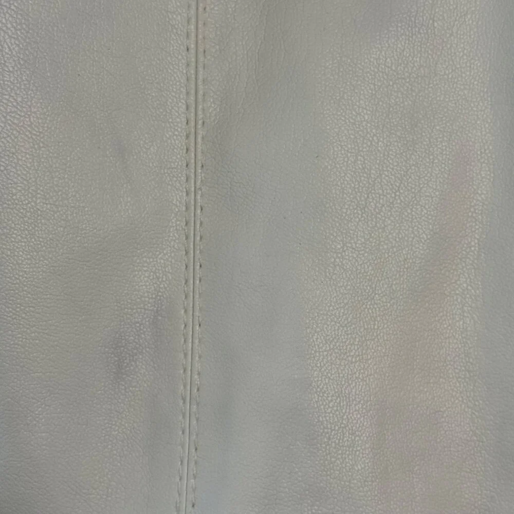 ALICE + OLIVIA Edyth Vegan Leather Top Womens XS Oversized Crop Button Shirt - Picture 6 of 8